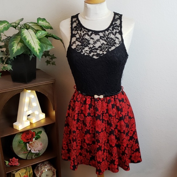 Papaya Dresses & Skirts - Papaya Lace And Floral Sweetheart Dress Sz L